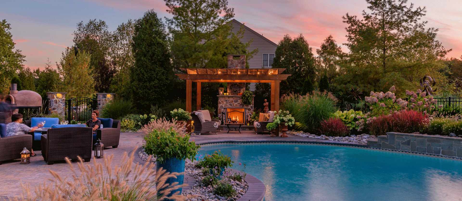 Poolside Retreat, image size:1920x835